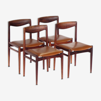 Ensemble de quatre chaises de salle à manger vintage en palissandre du milieu du siècle avec sièges en cuir de cognac