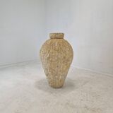 grande jardinière en pierre de Mactan ou en pierre fossile, années 1980