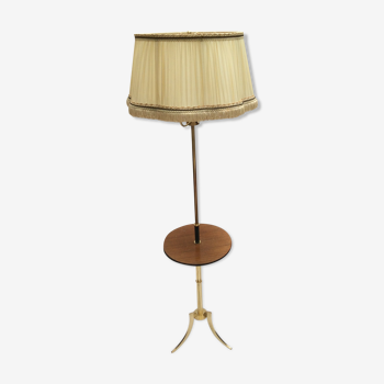 Lampadaire en laiton doré avec abat-jour et tablette en bois vers les années 50-60 dimension -H-164-