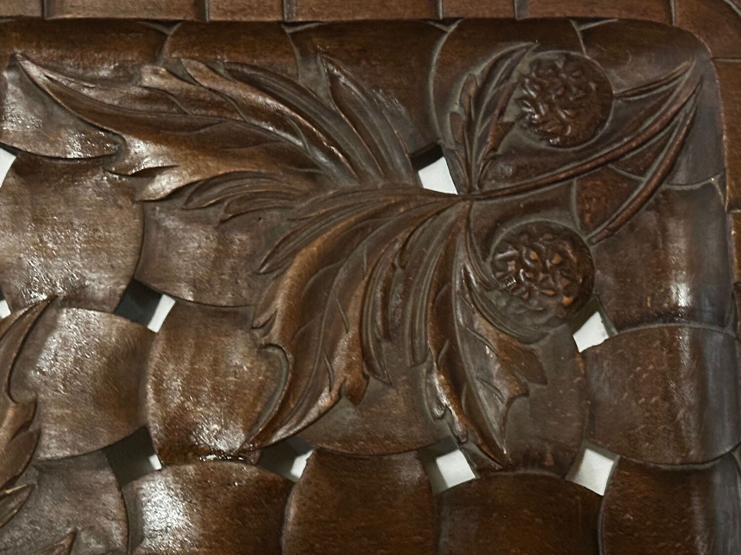 Grand Plateau/ Vintage 1950s Ashtray in Carved Wood