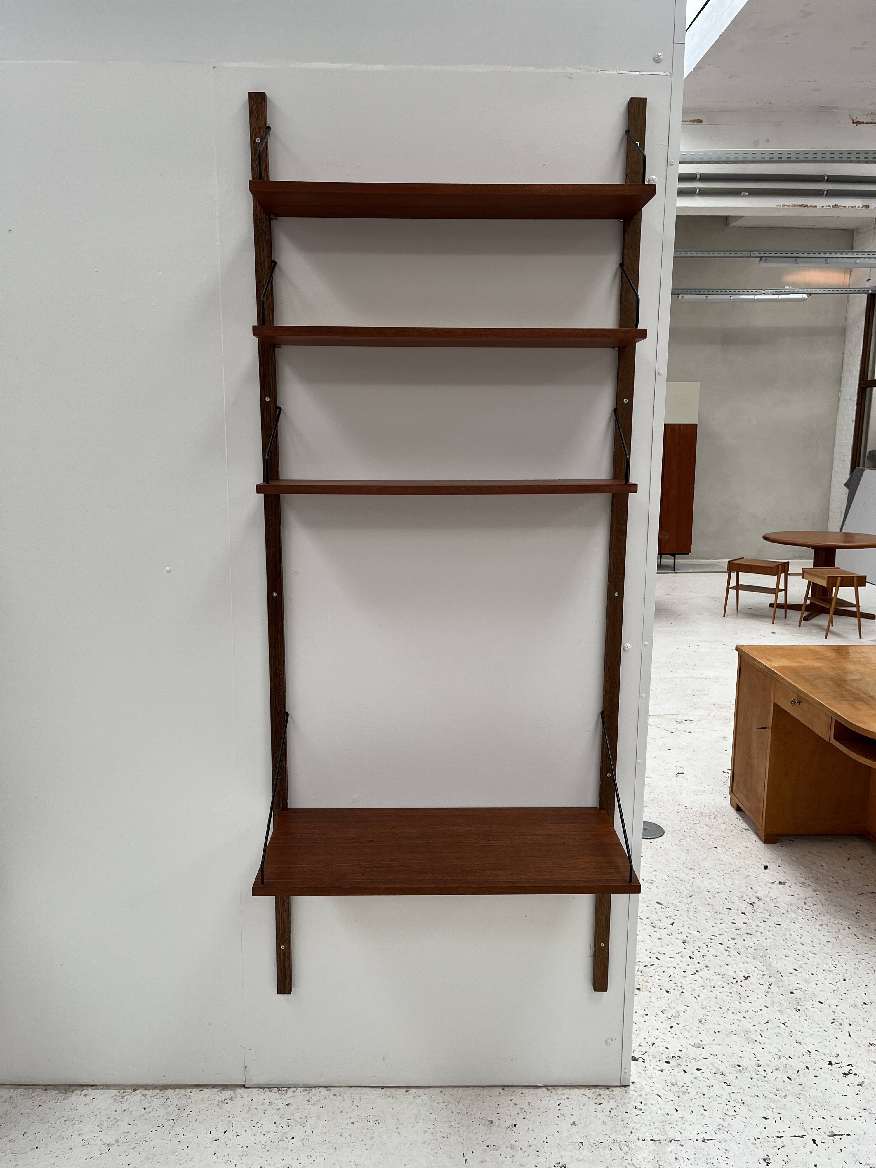 Meuble mural par P. Cadobvius