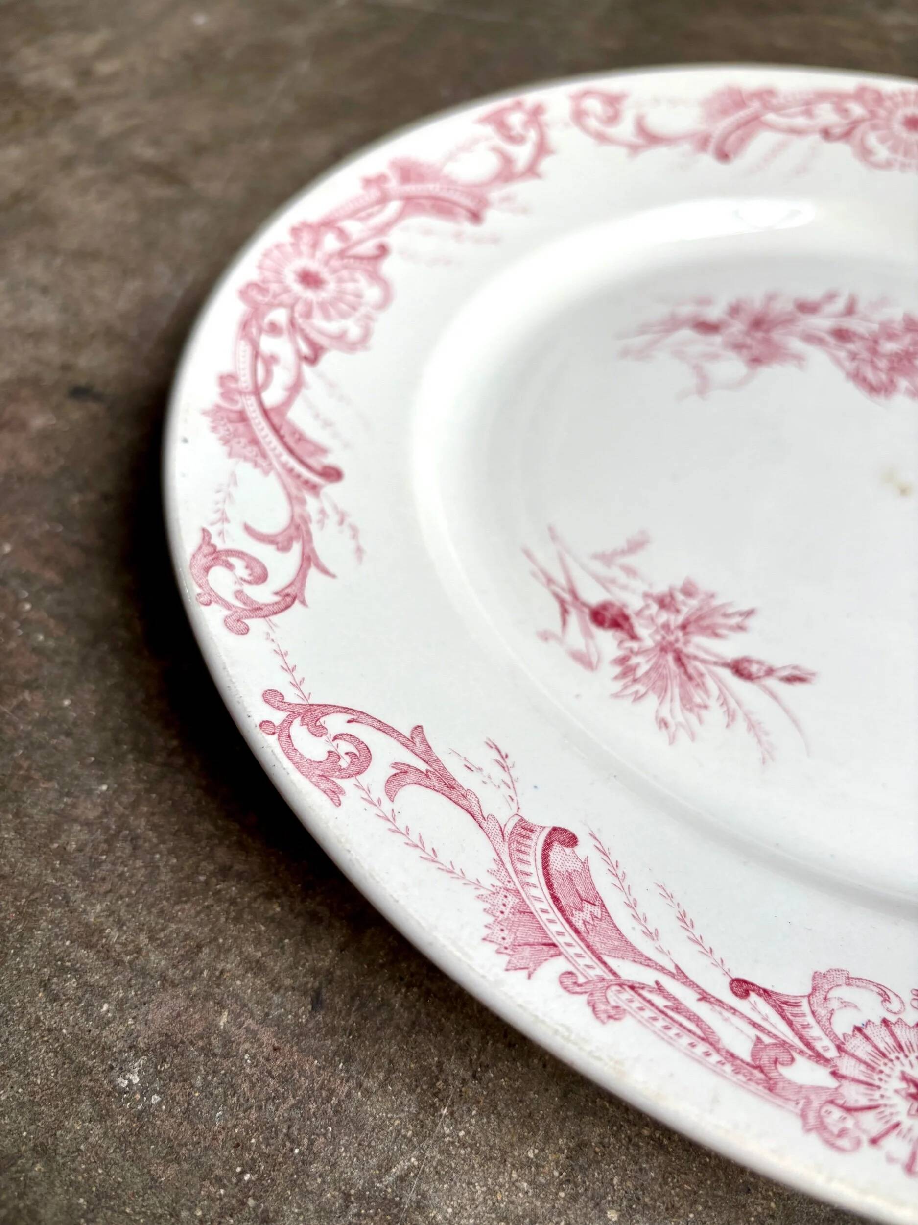 Creil & Montereau round dish in pink ironstone, "Centaurée" service