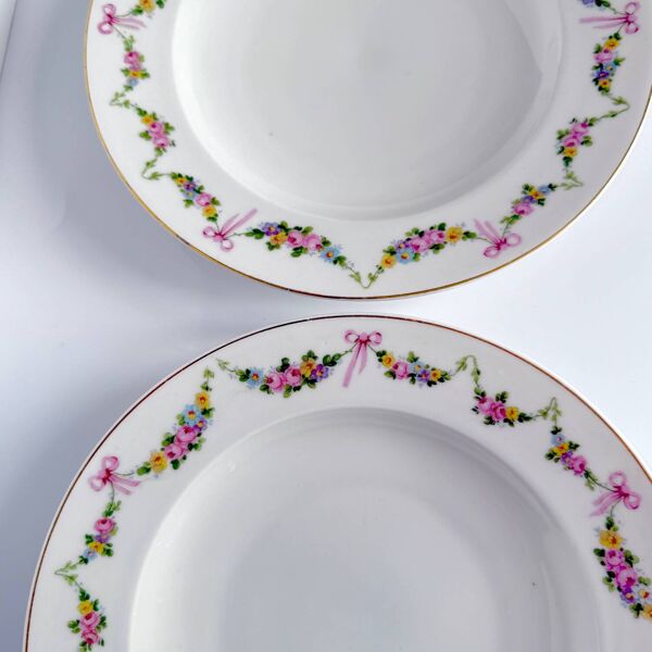 Paire d'assiettes creuses par EPIAG   rubans/nœuds et guirlandes