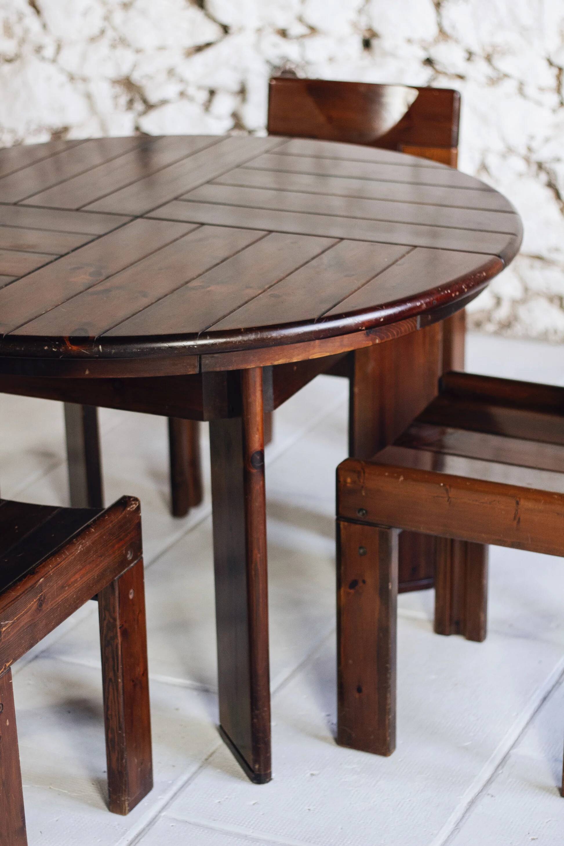 Extendable table and 5 chairs by Silvio Coppola, 1970.