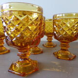 Carafe and its 6 amber-colored glasses