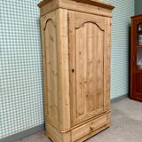 English bonnet maker with wardrobe (renovated)