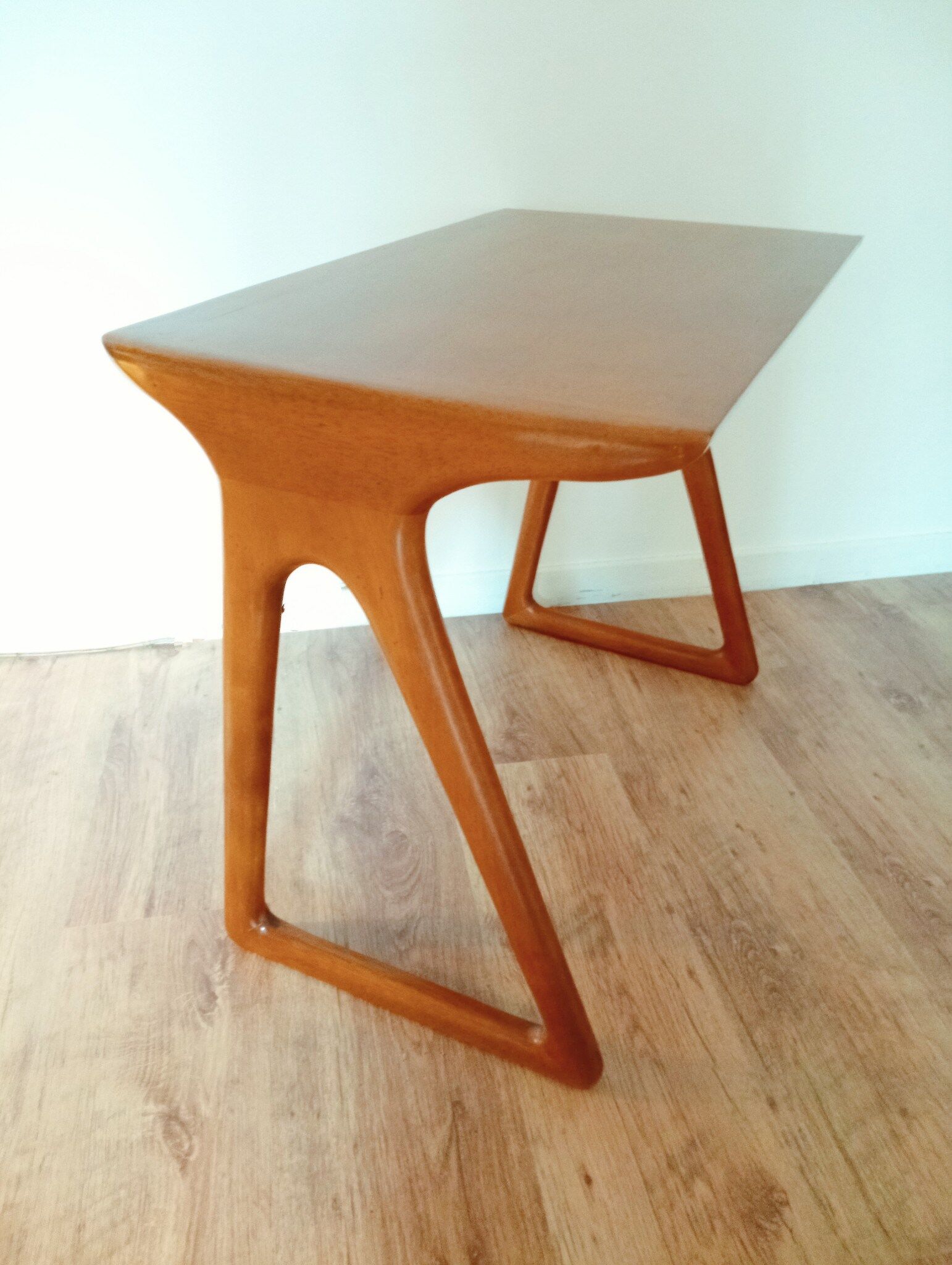 Nesting tables seventies