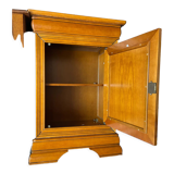 Low storage cabinet