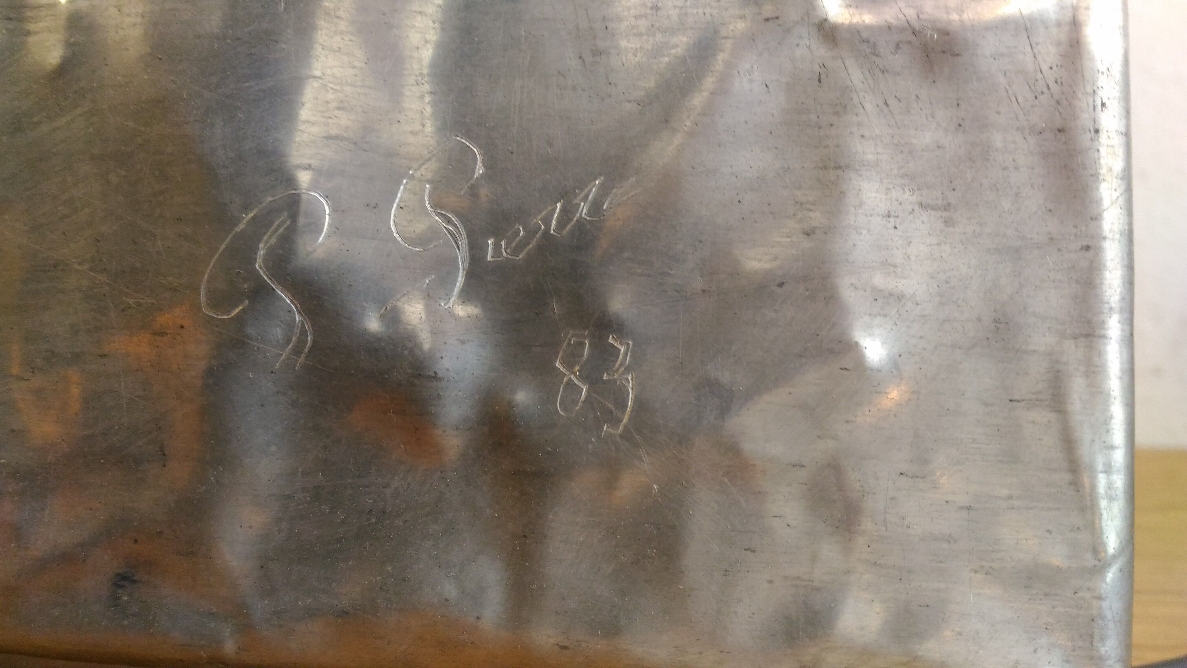 Bright sculptural wall sconce