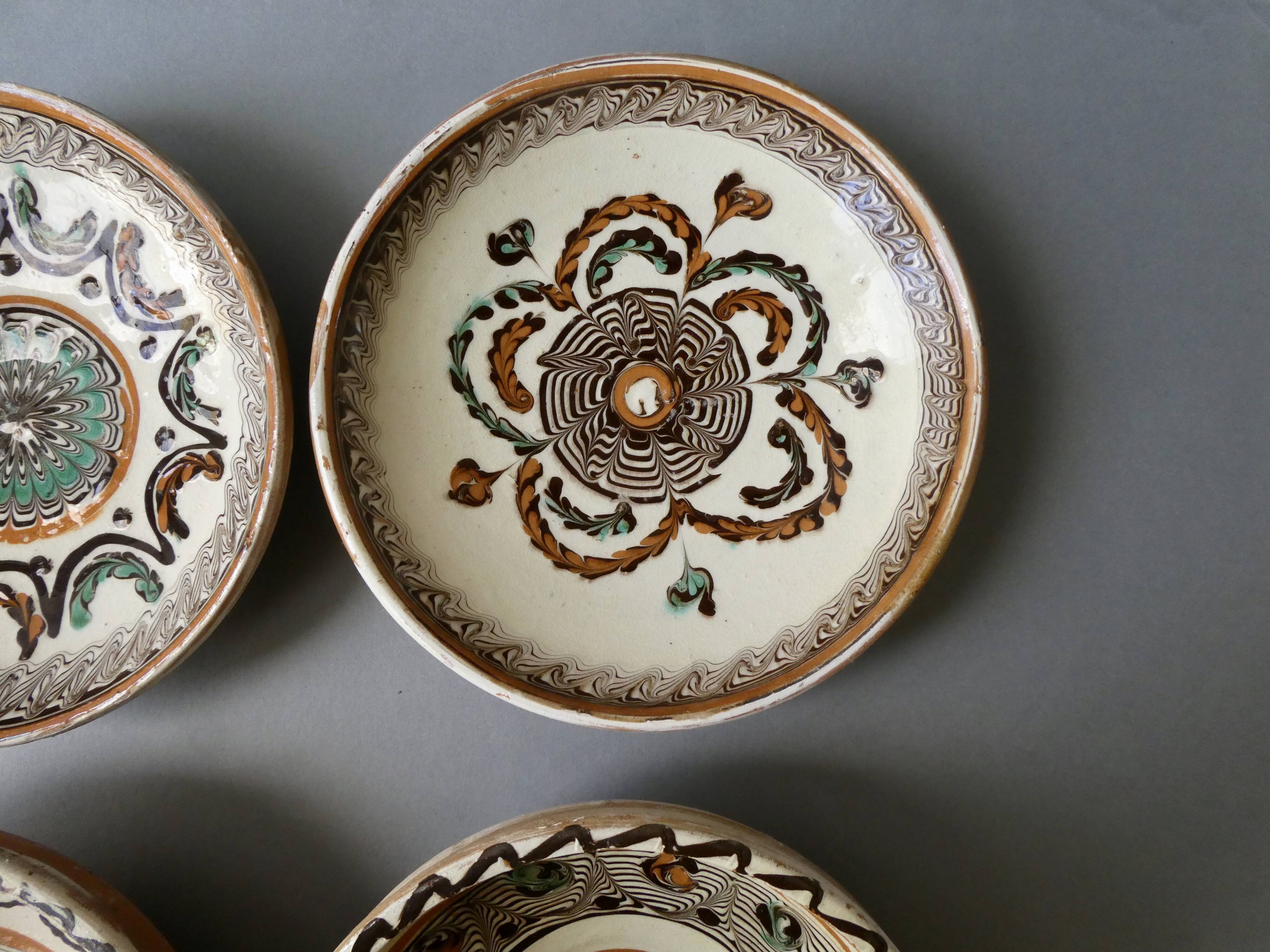 Set of 4 cups or Horezu pottery, signed