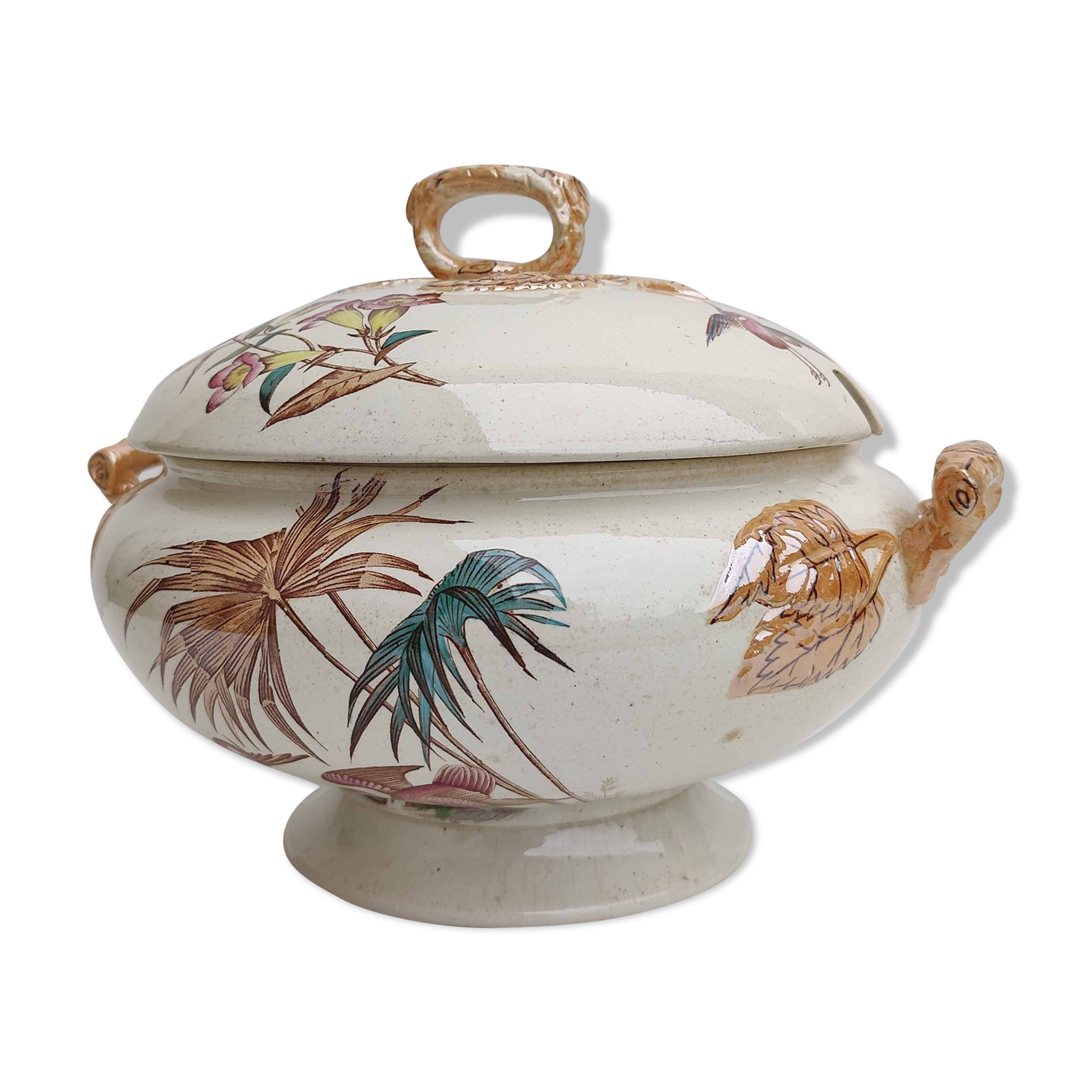 Porcelain soup tureen with heron and bamboo decor