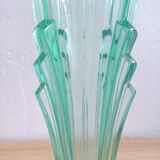 Vase en verre pressé vert style Art déco, vers 1960