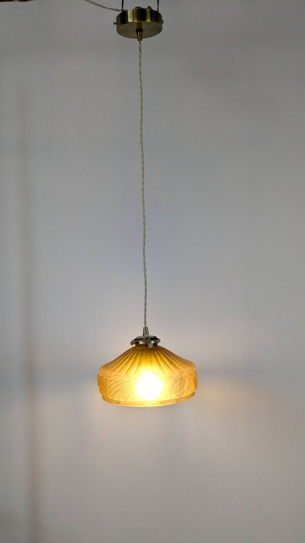 Suspension Art Déco vintage en verre dépoli moulé