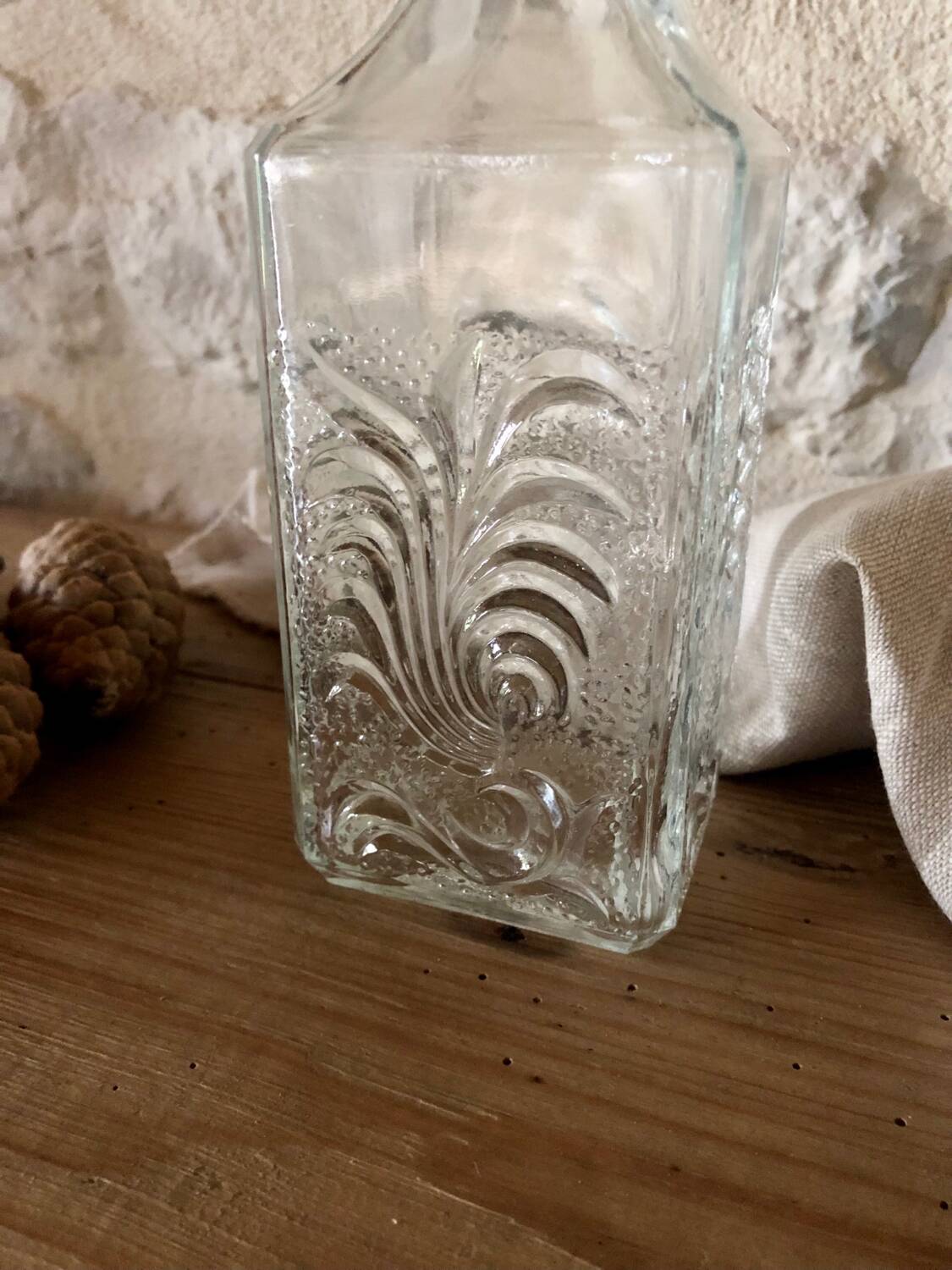 Glass spirits decanter