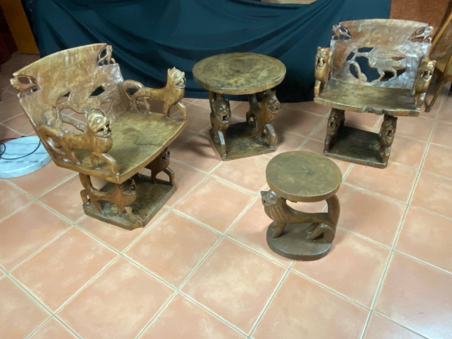 African tribal ensemble of 4 pieces of furniture for dignitaries of the Kingdom of Dahomey, Benin.