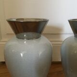 Paire de vases blanc et argenté style émail craquelé