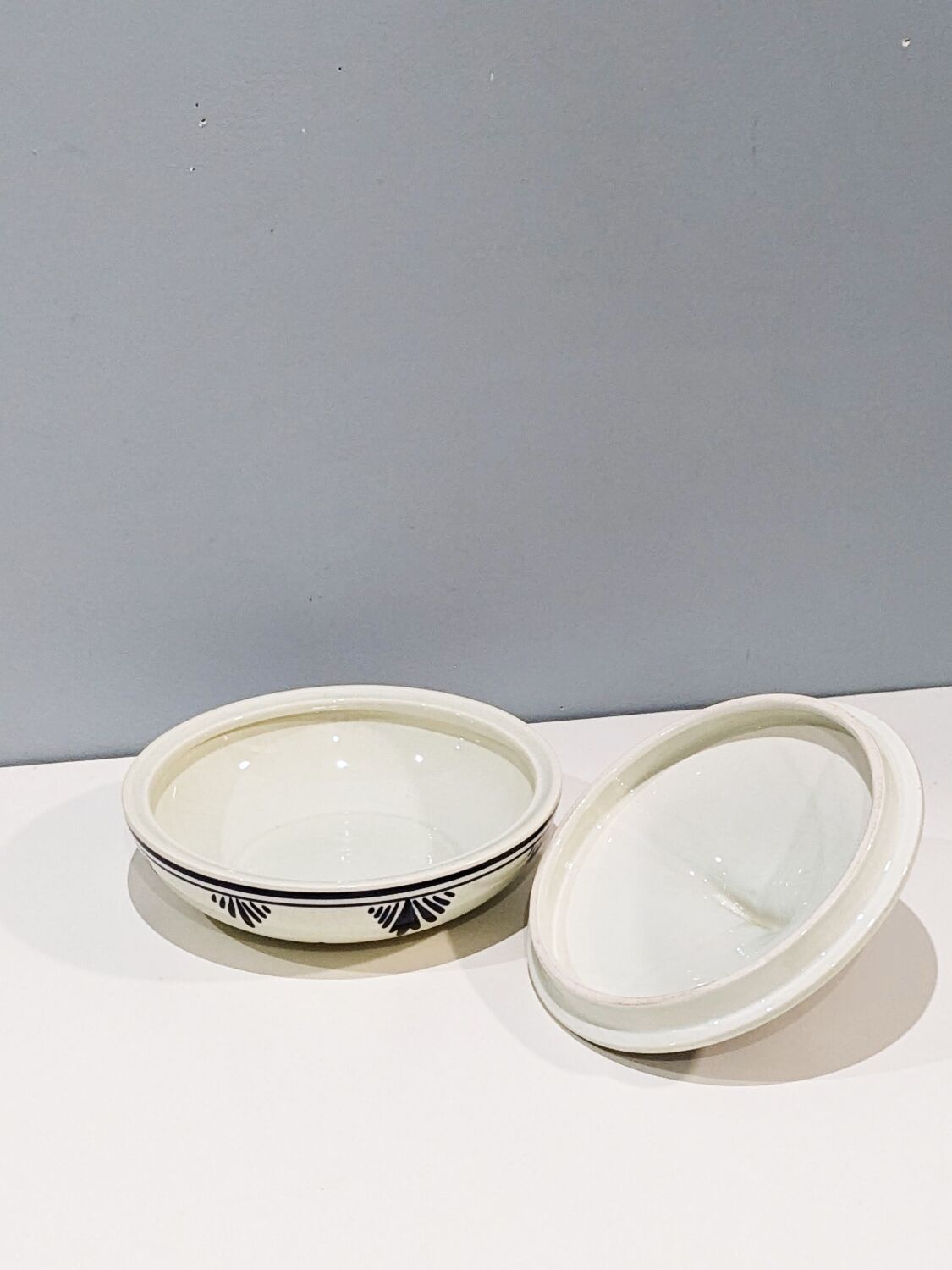Vintage ceramic box ' 60. Delft. In perfect condition.