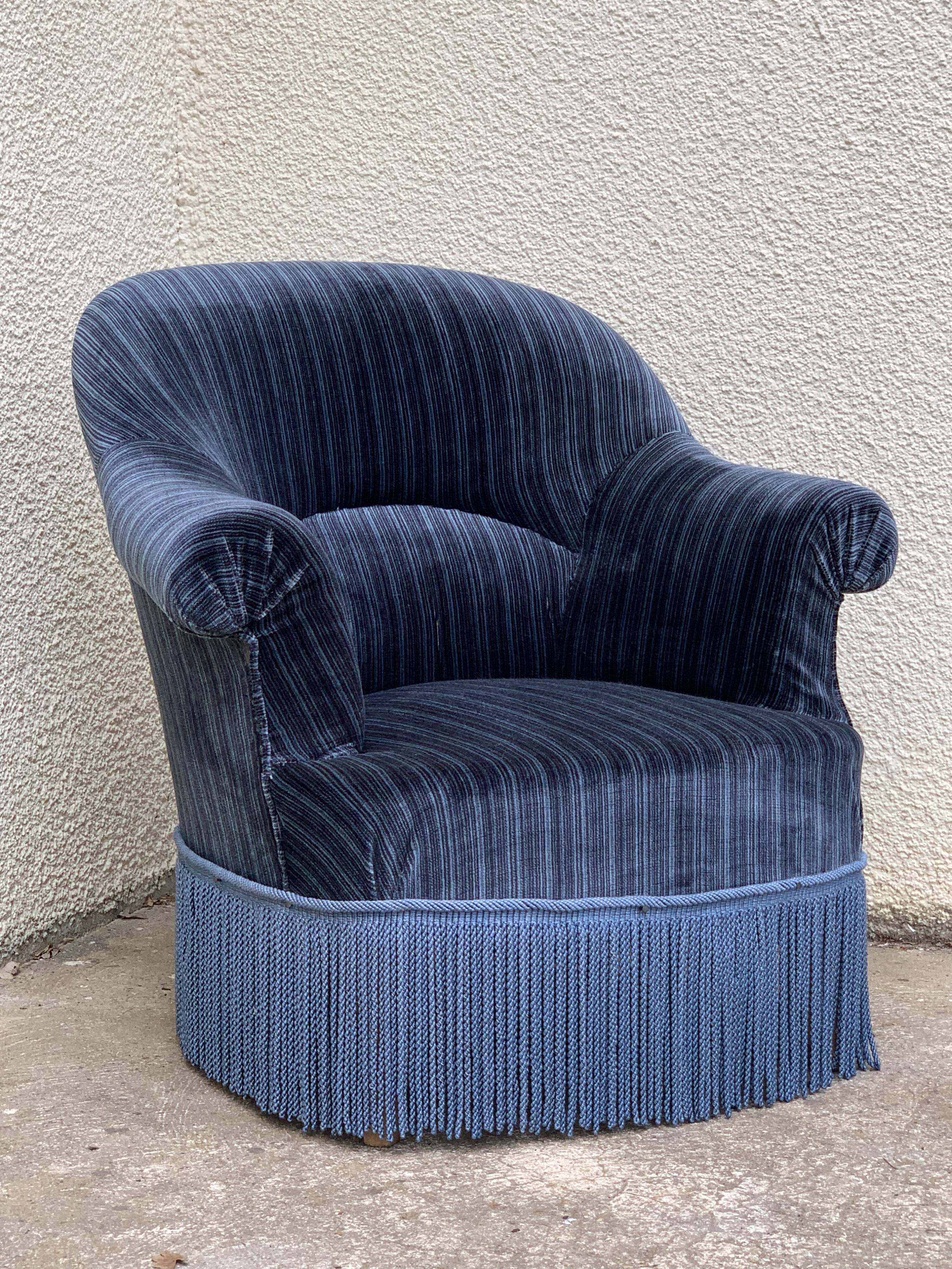 Jean blue velvet toad armchair