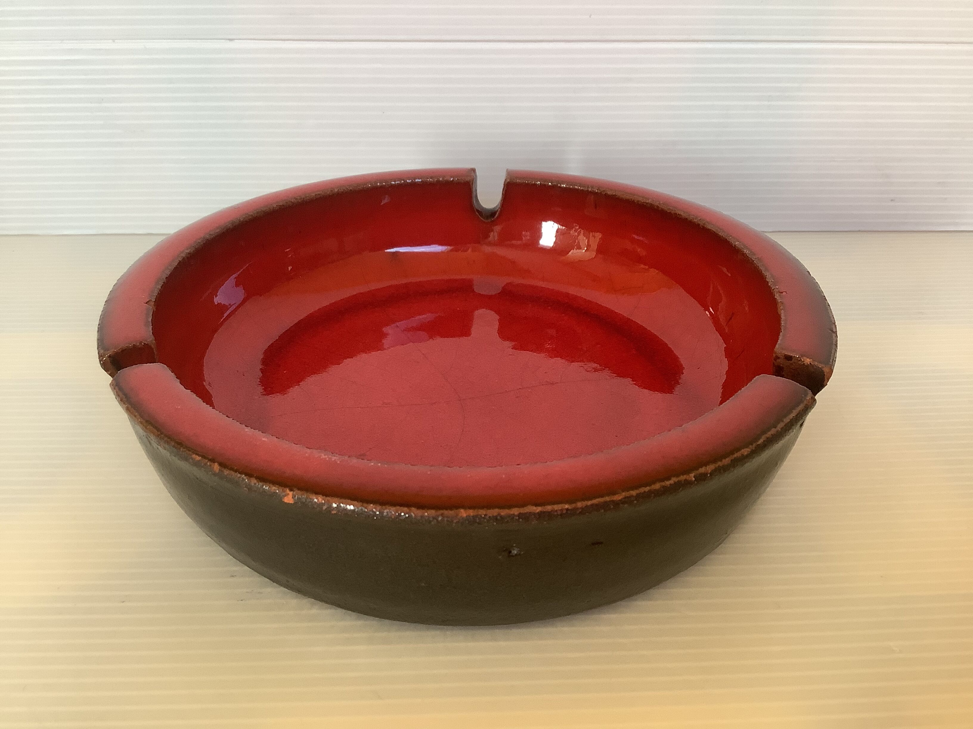 Koramic red and black ceramic empty pocket ashtray