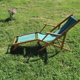 Vintage wooden and striped canvas deck chair – Retro style, chic country style
