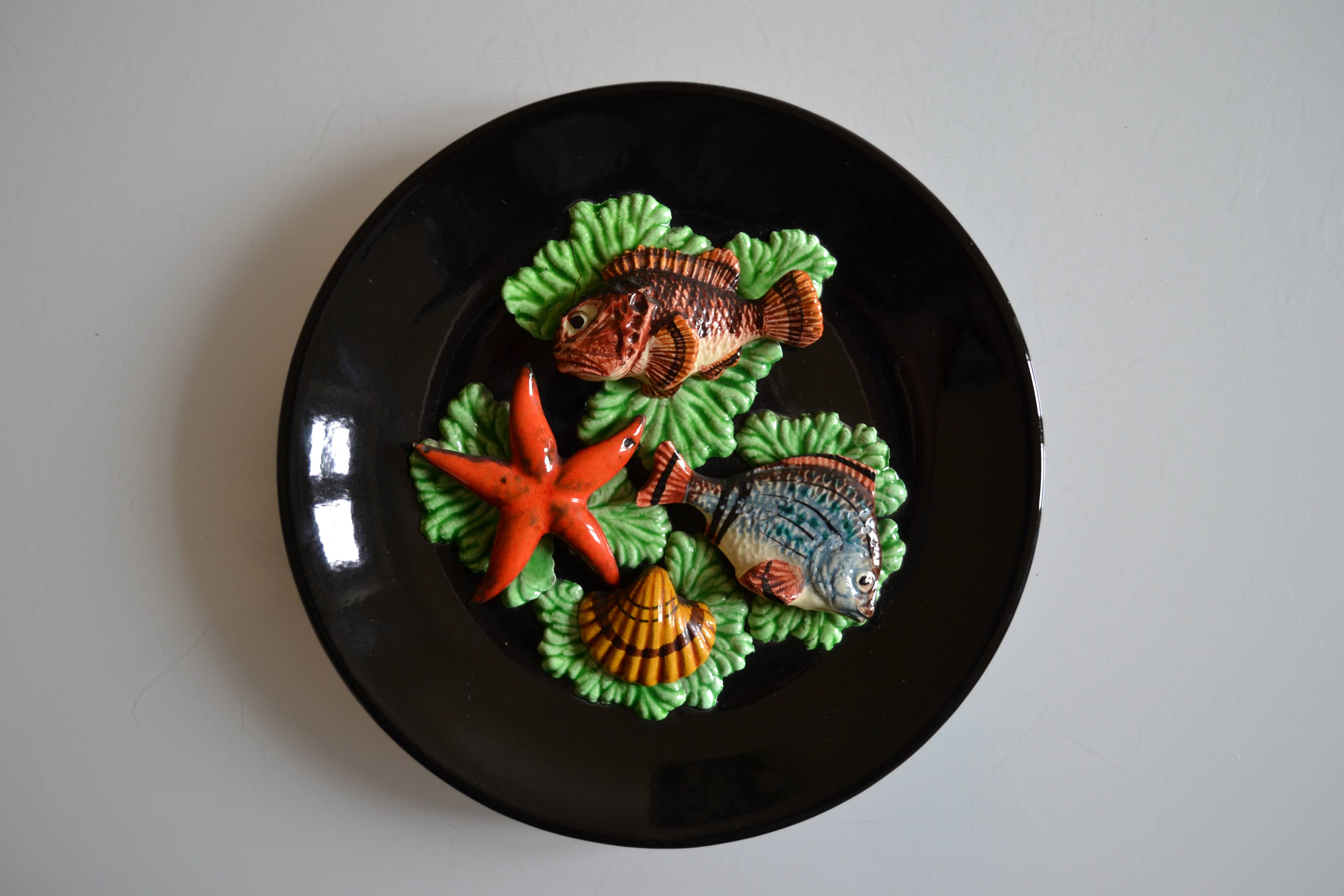 Assiette decor poissons vallauris annees 60