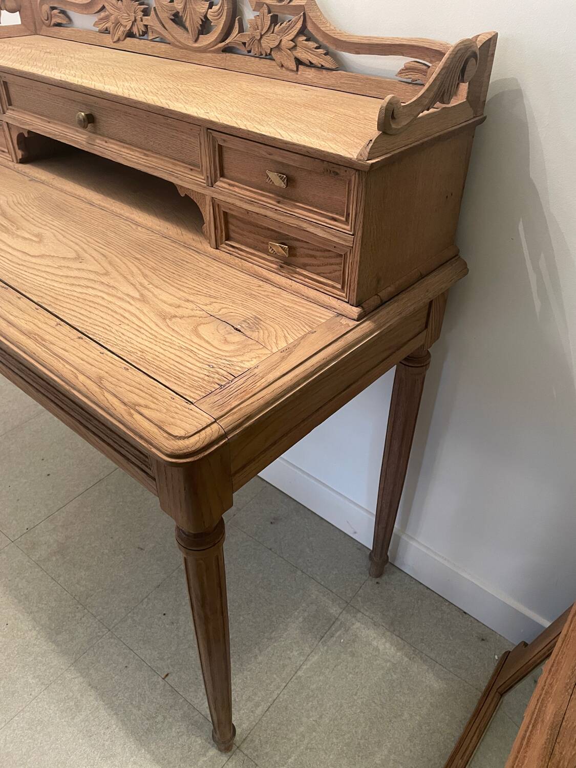 Small Art Deco airbrushed desk