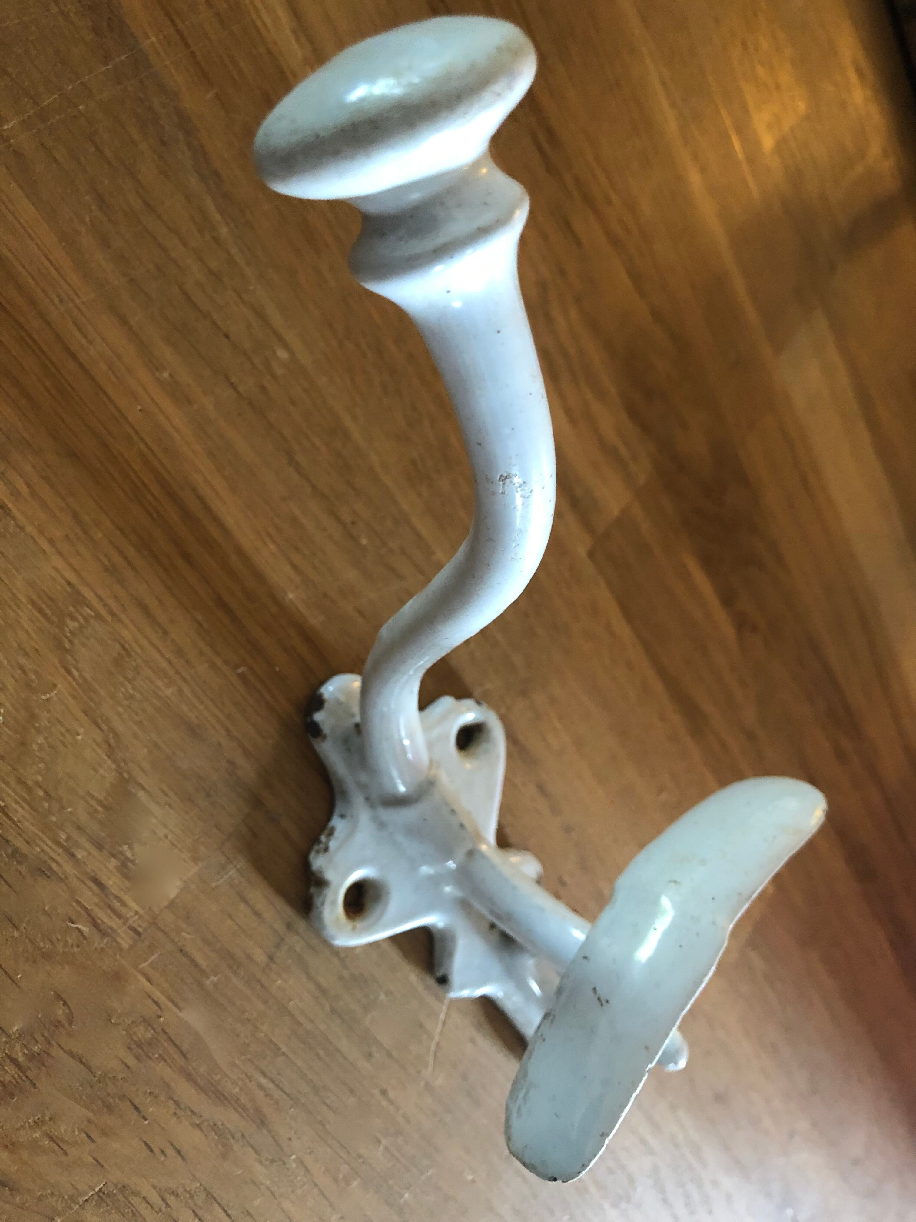 Enamelled cast iron hook