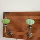 Wall-mounted coat rack in wood – 40 cm – 4 hooks in metal and green ceramic