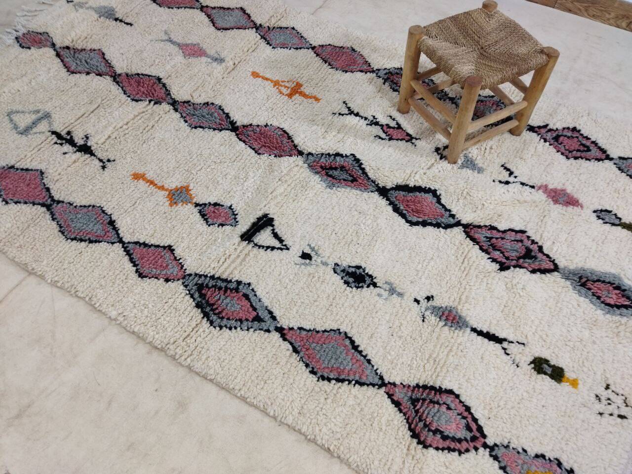 Handmade moroccan berber rug 250 x 146 cm
