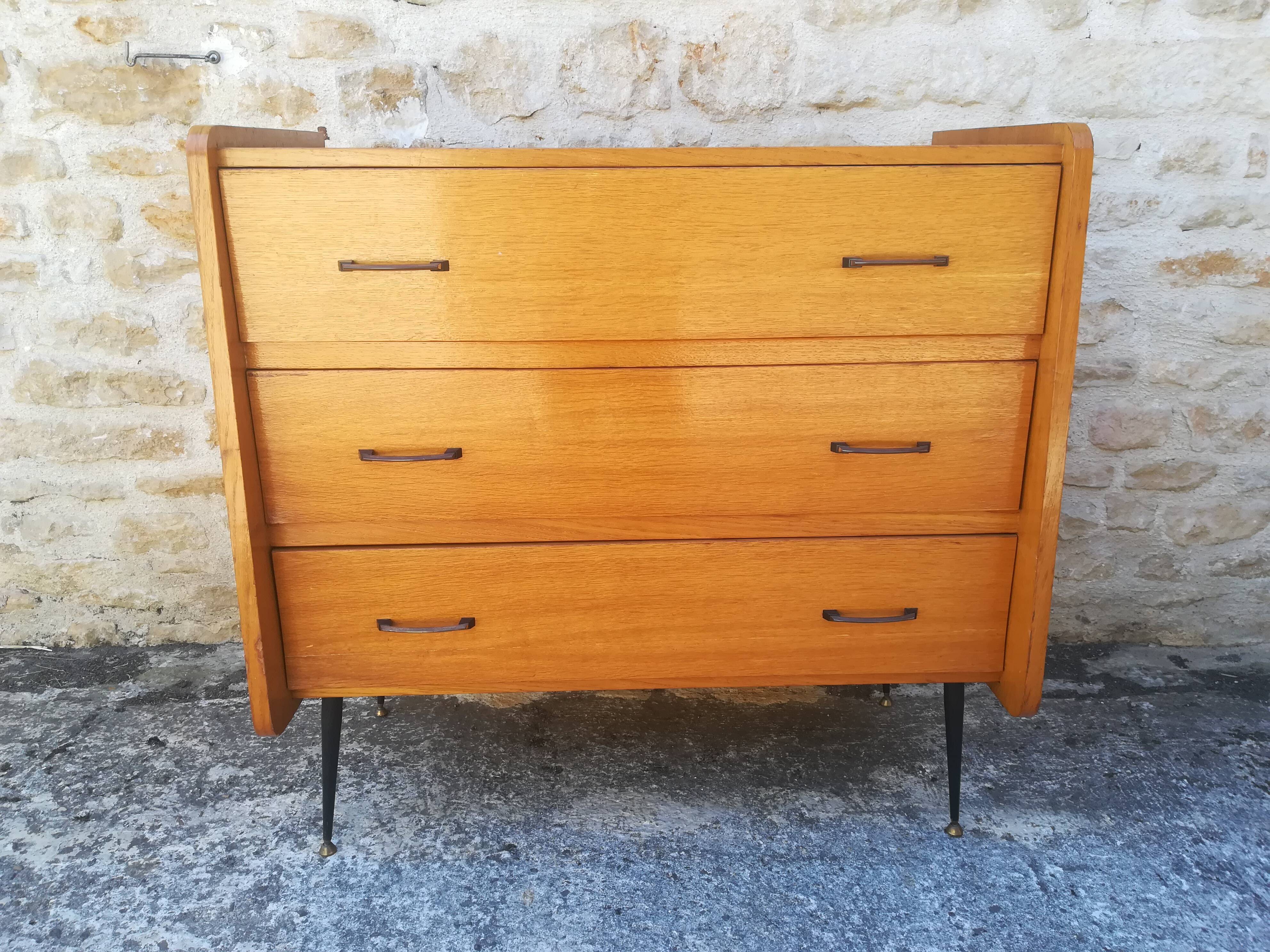 Convenient metal compass feet