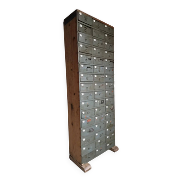 Armoire ancienne de quincaillerie avec 48 tiroirs, vers 1900