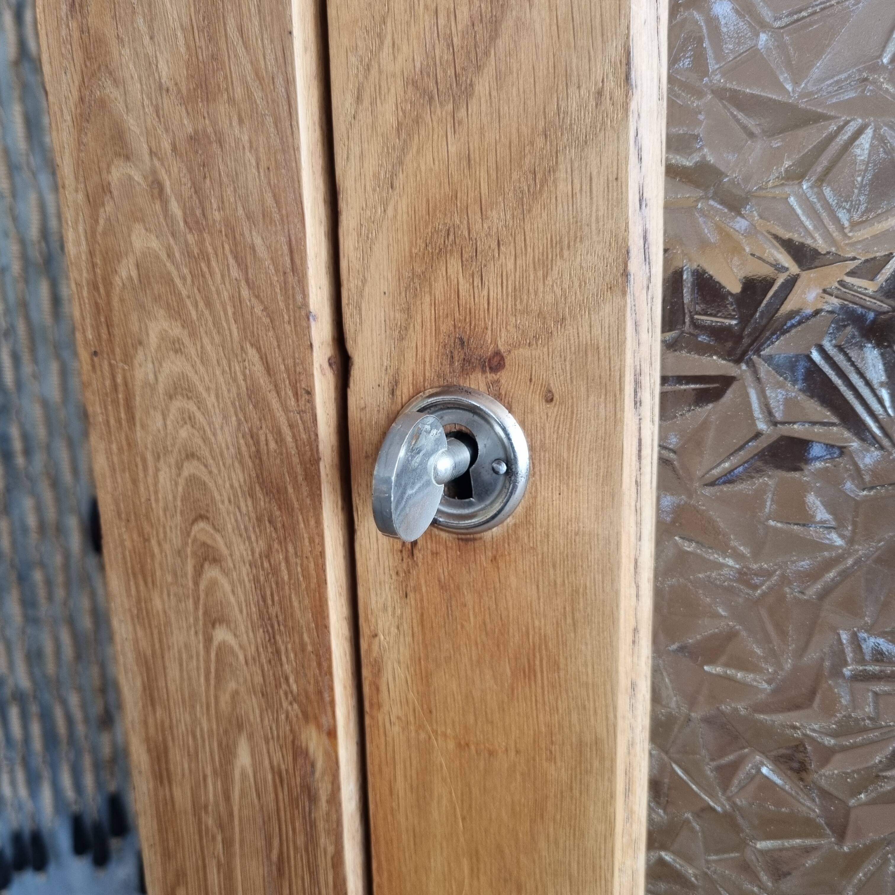 Glass cabinet