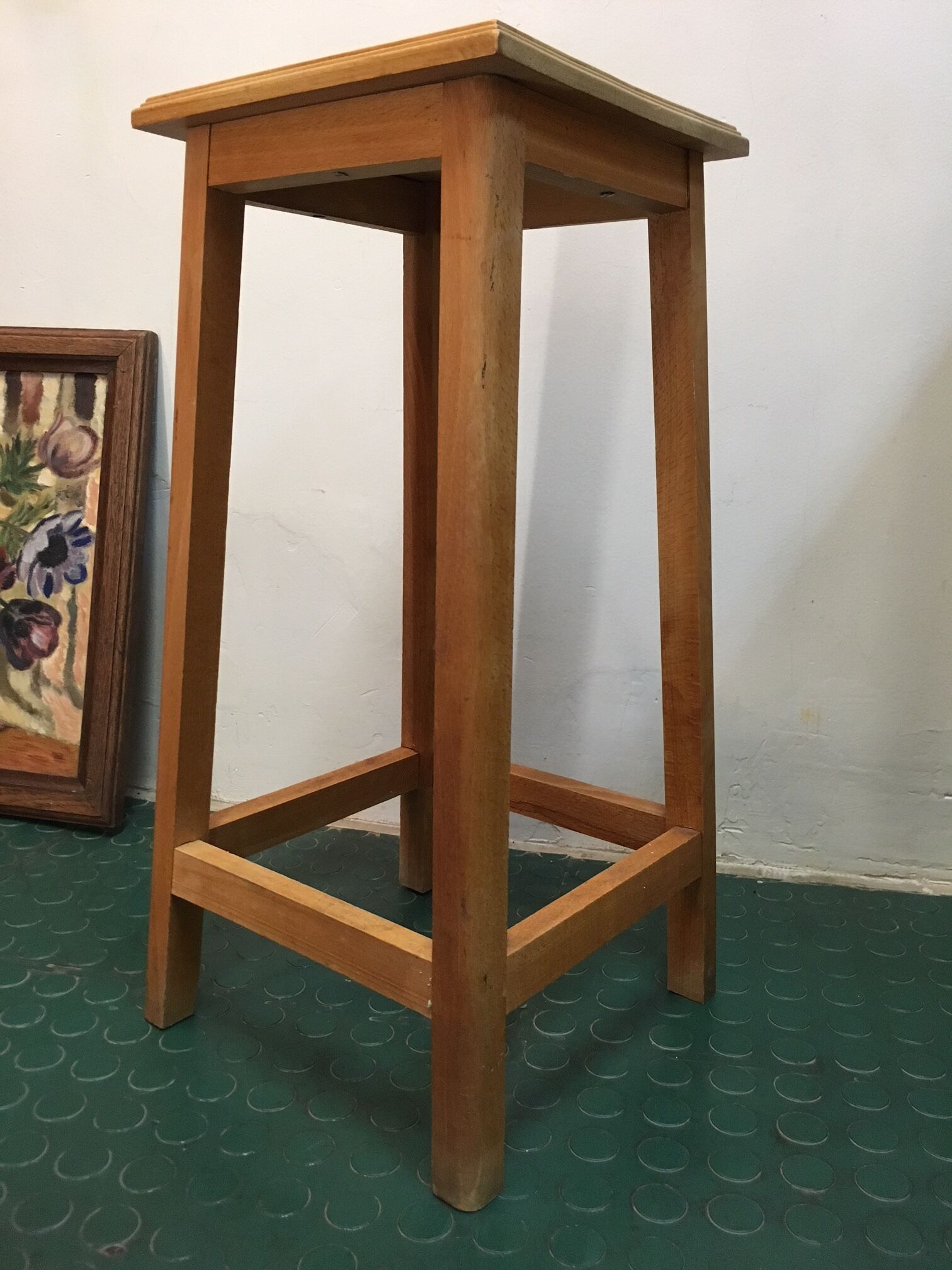 Mid-high geometric wood tab