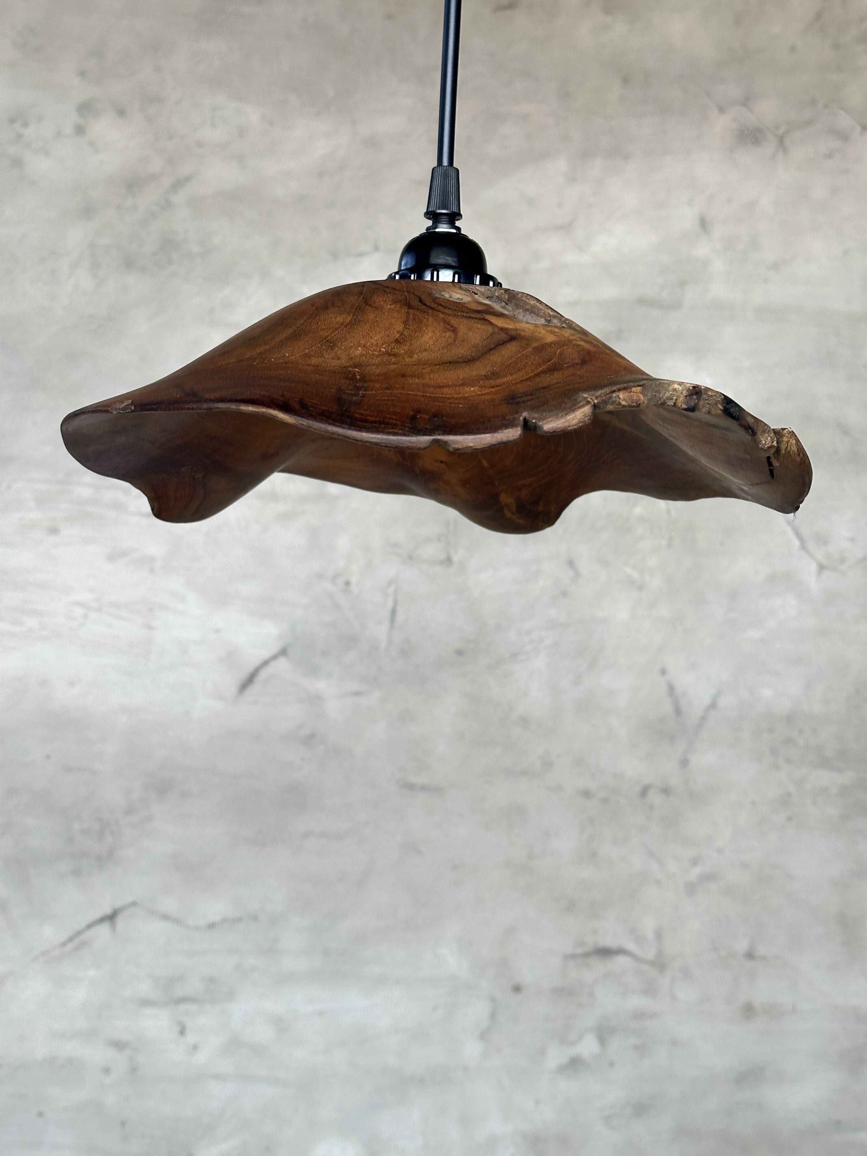 Small pendant light in corrugated teak leaf (Small D:30 H:20)