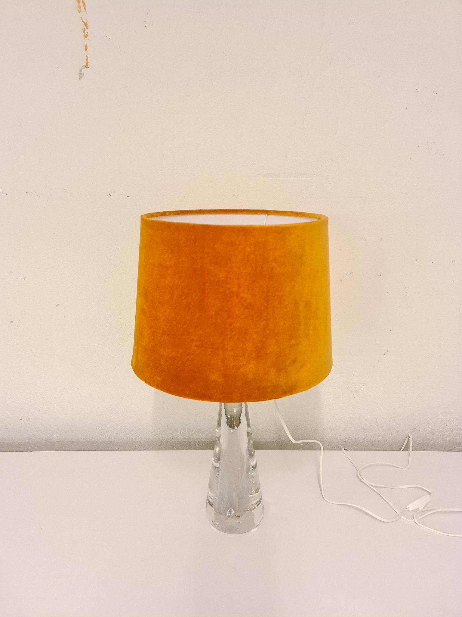 Mid-century crystal glass table lamp by Vicke Lindstrand Kosta, Sweden.