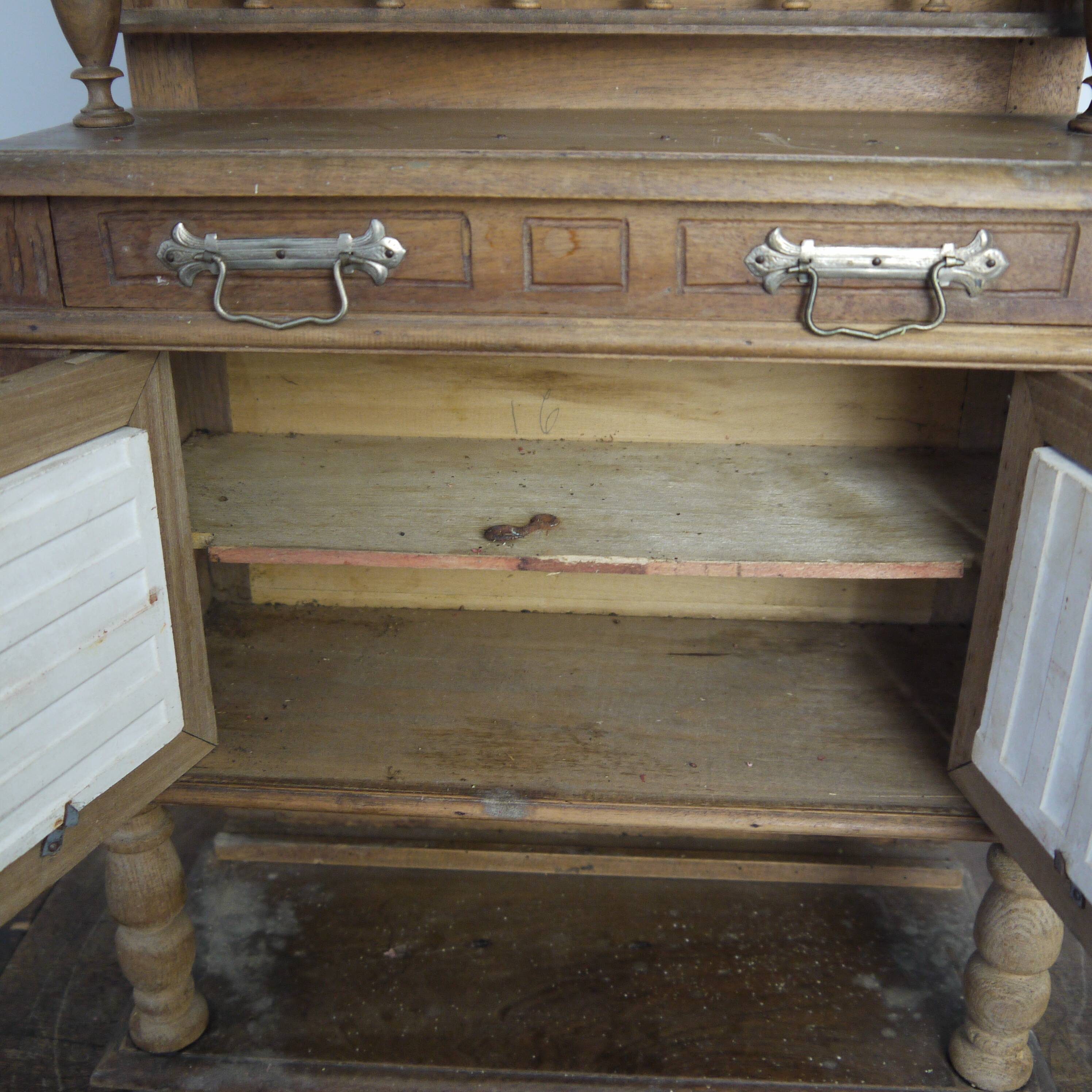 Vaisselier miniature en bois