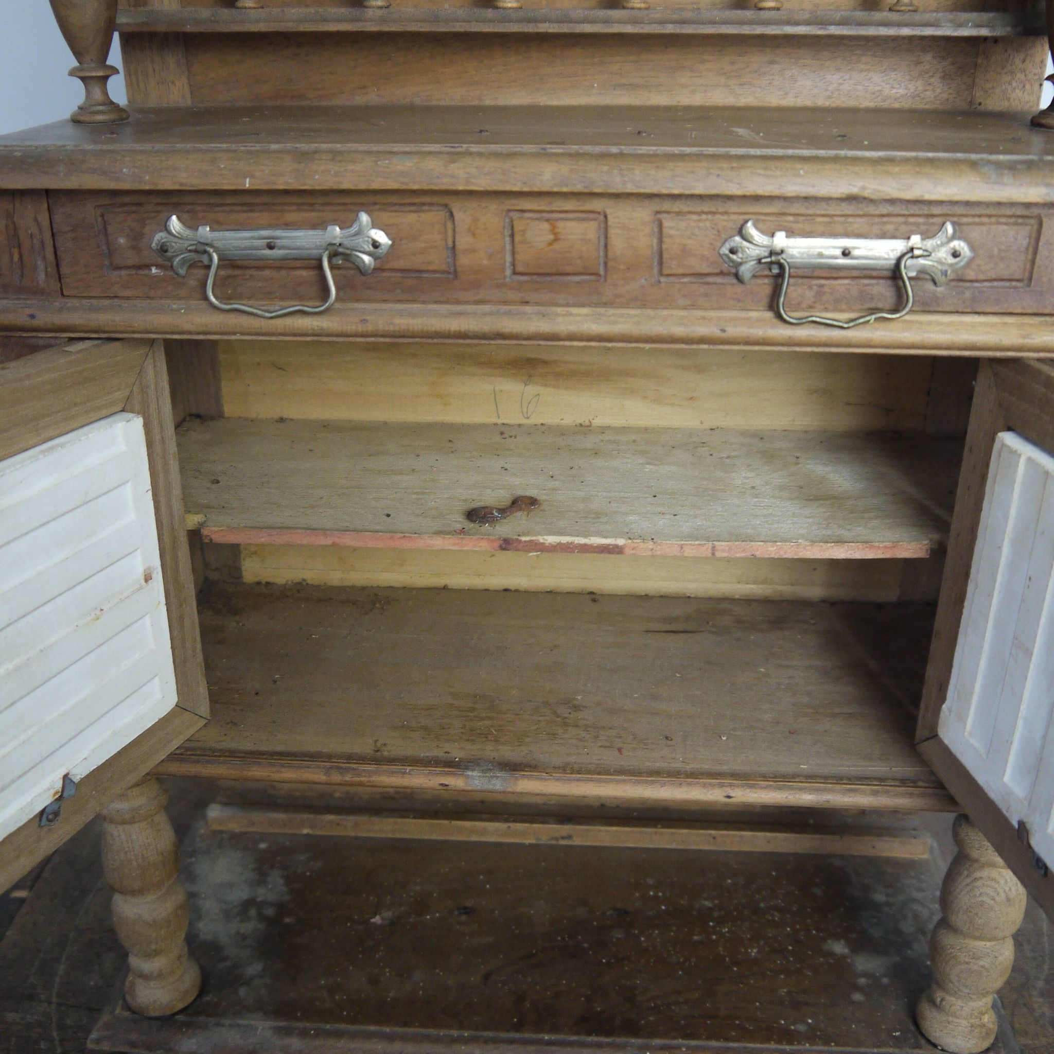 Vaisselier miniature en bois