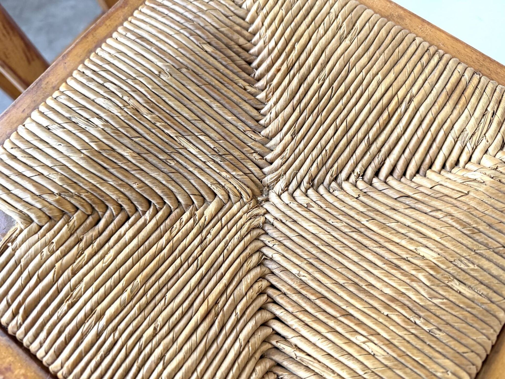 Pair of high stools in solid wood and woven straw Brutalist Style