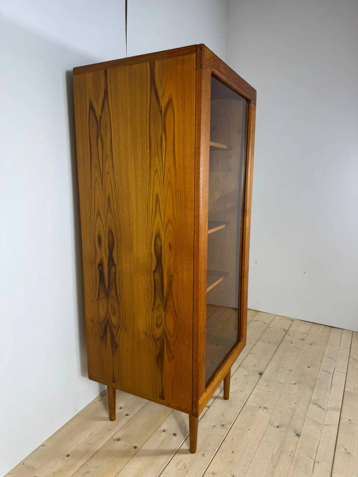 Meuble en teck avec porte en verre, Danemark 1960