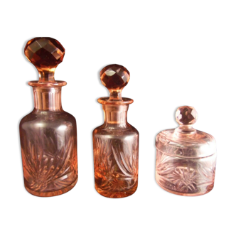 Garniture toilette 2 flacons avec 1 boite à poudre en verre taillé années 30