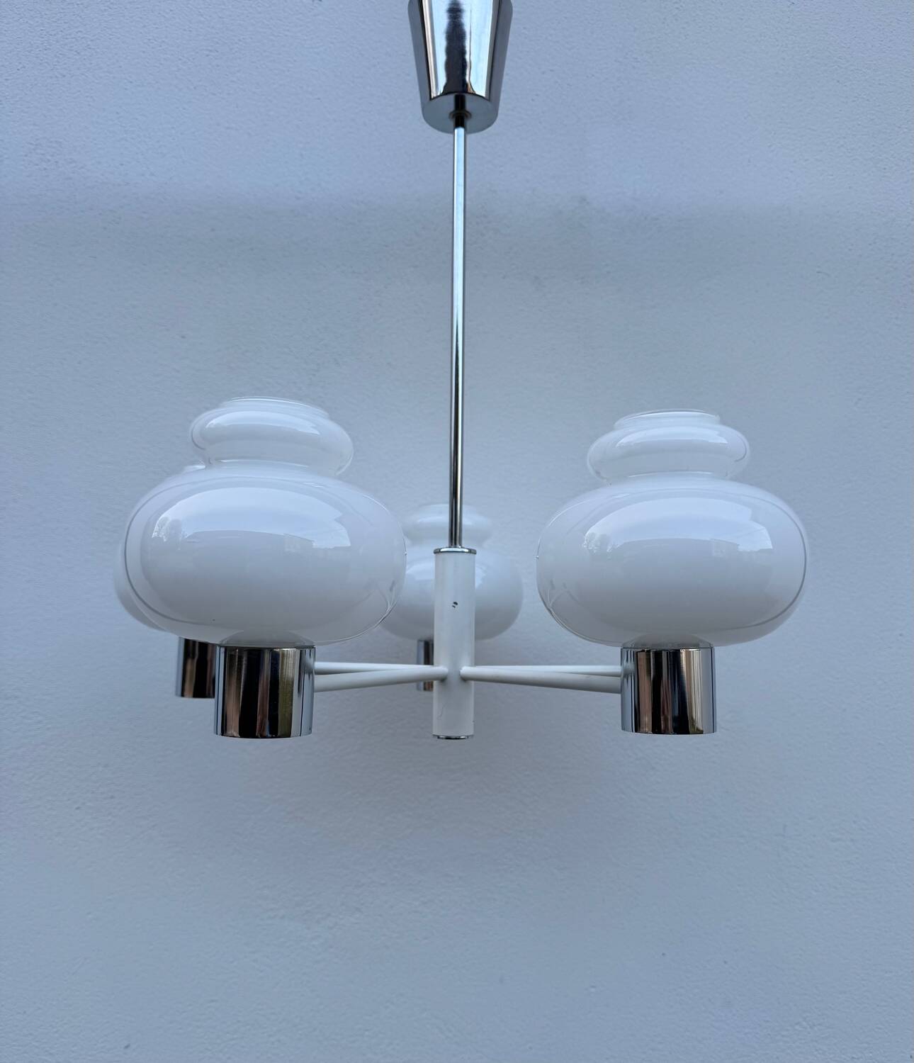 Lustre Space Age opaline chrome 1970s