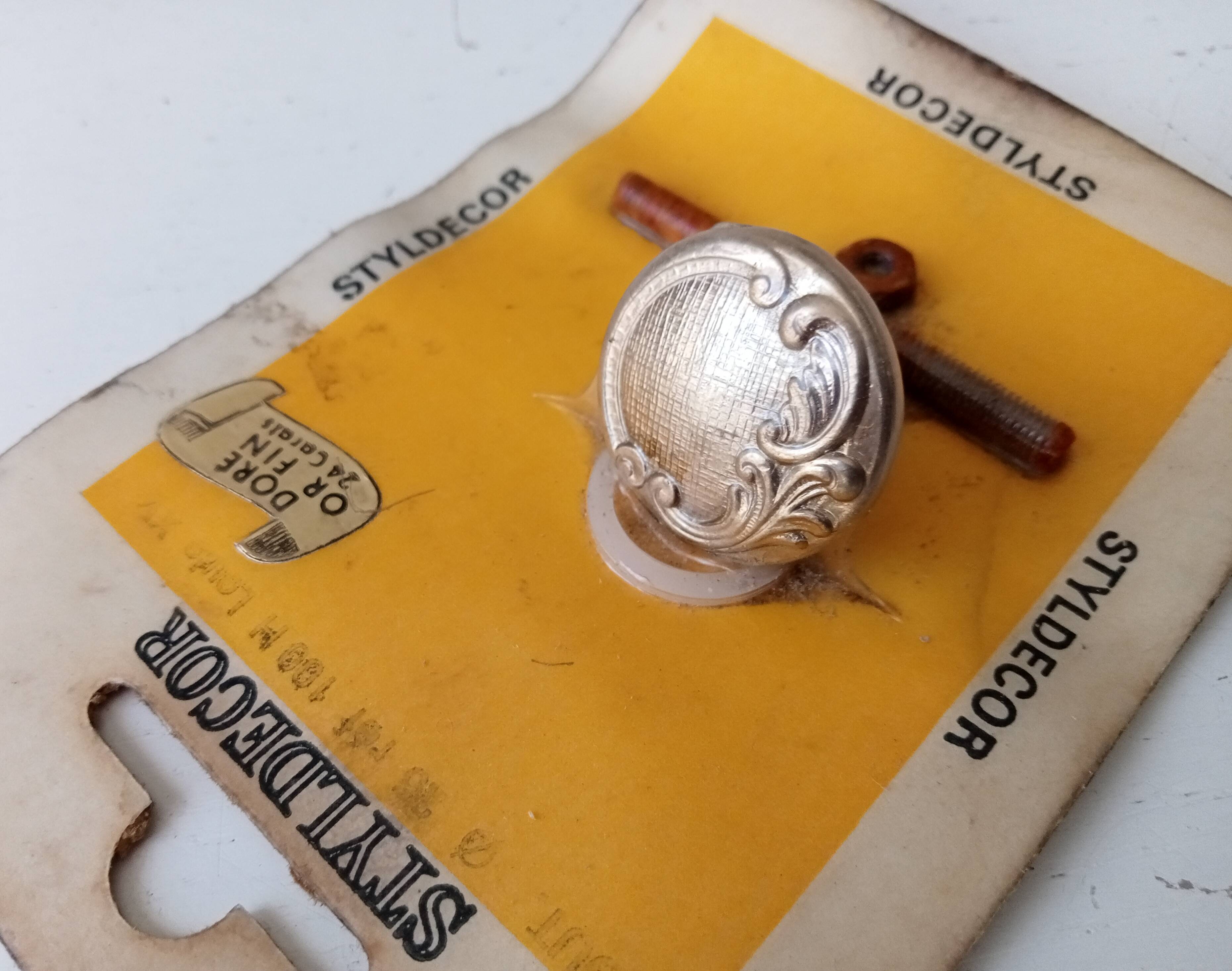 Bouton meuble vintage style Louis XV doré à l' or fin