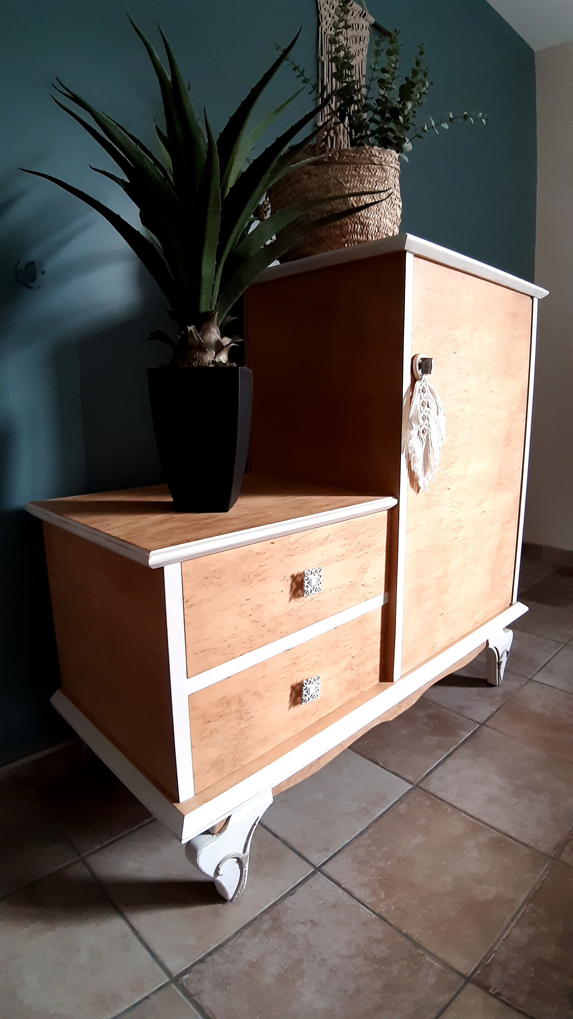 Storage cabinet entrance bohemian style