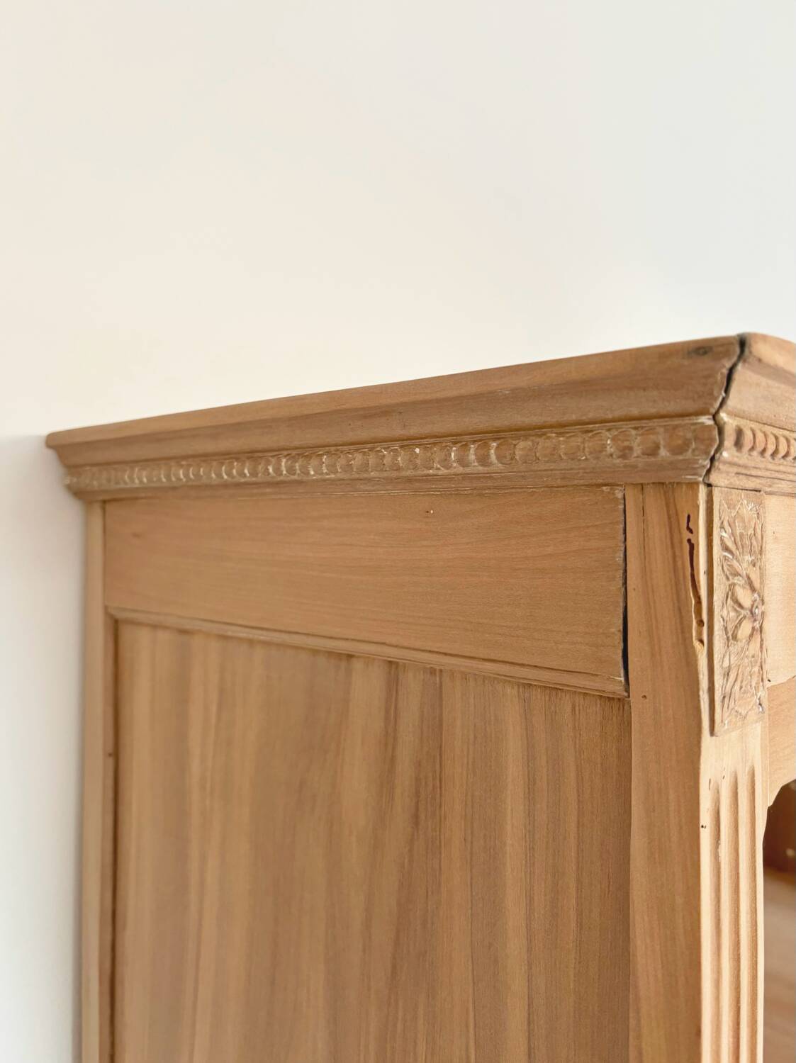 Old Parisian wardrobe solid wood ornaments