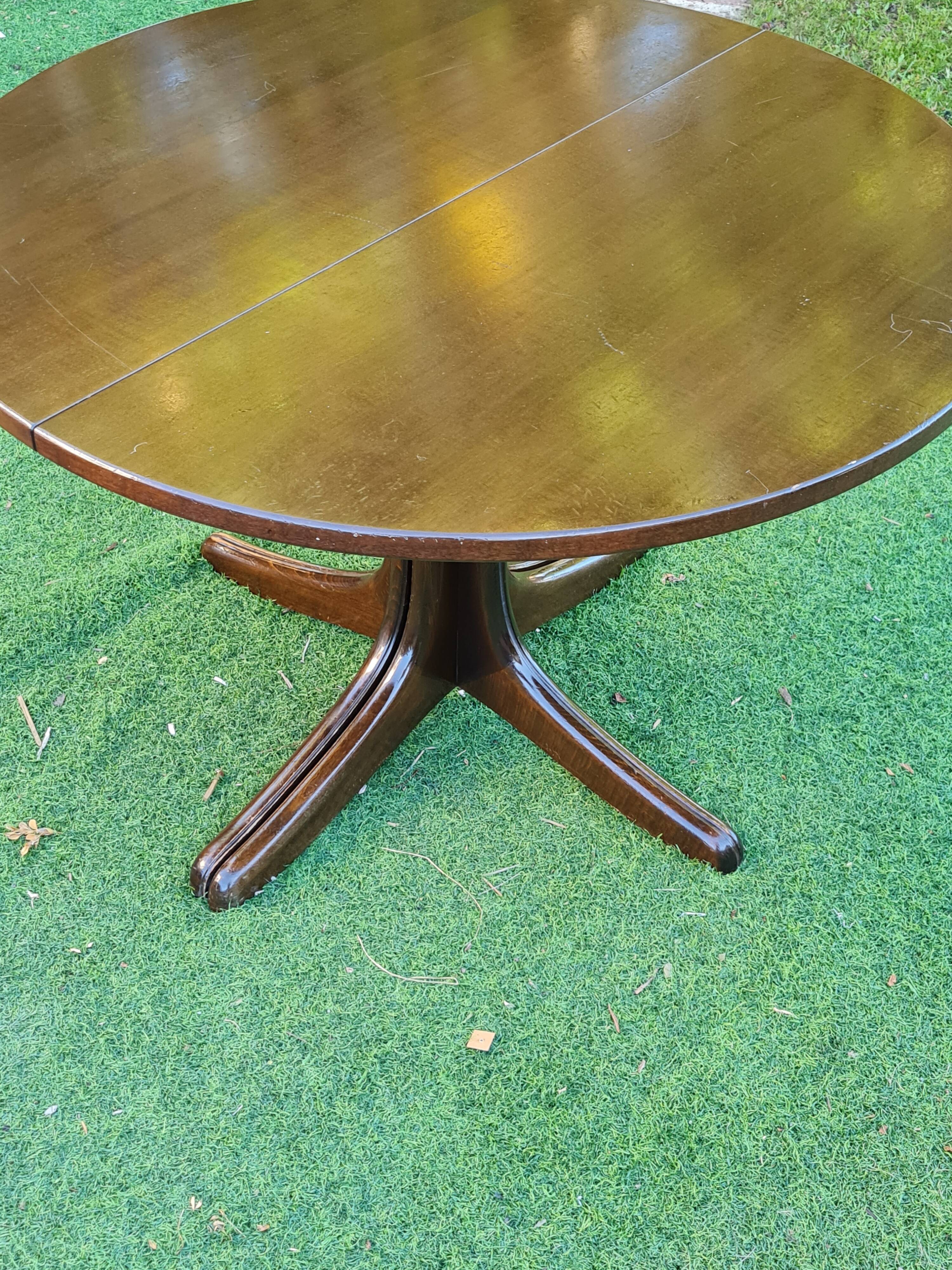 Extendable dining table Thonet
