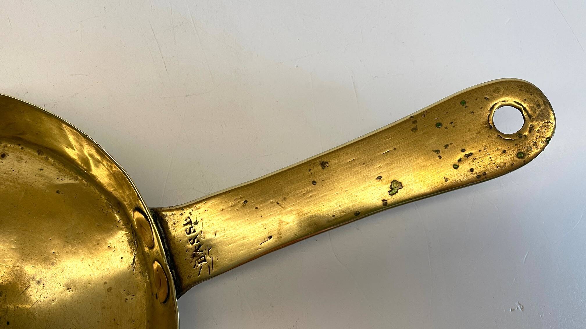 LOW HAND BRASS CANDLESTICK ANTIQUE