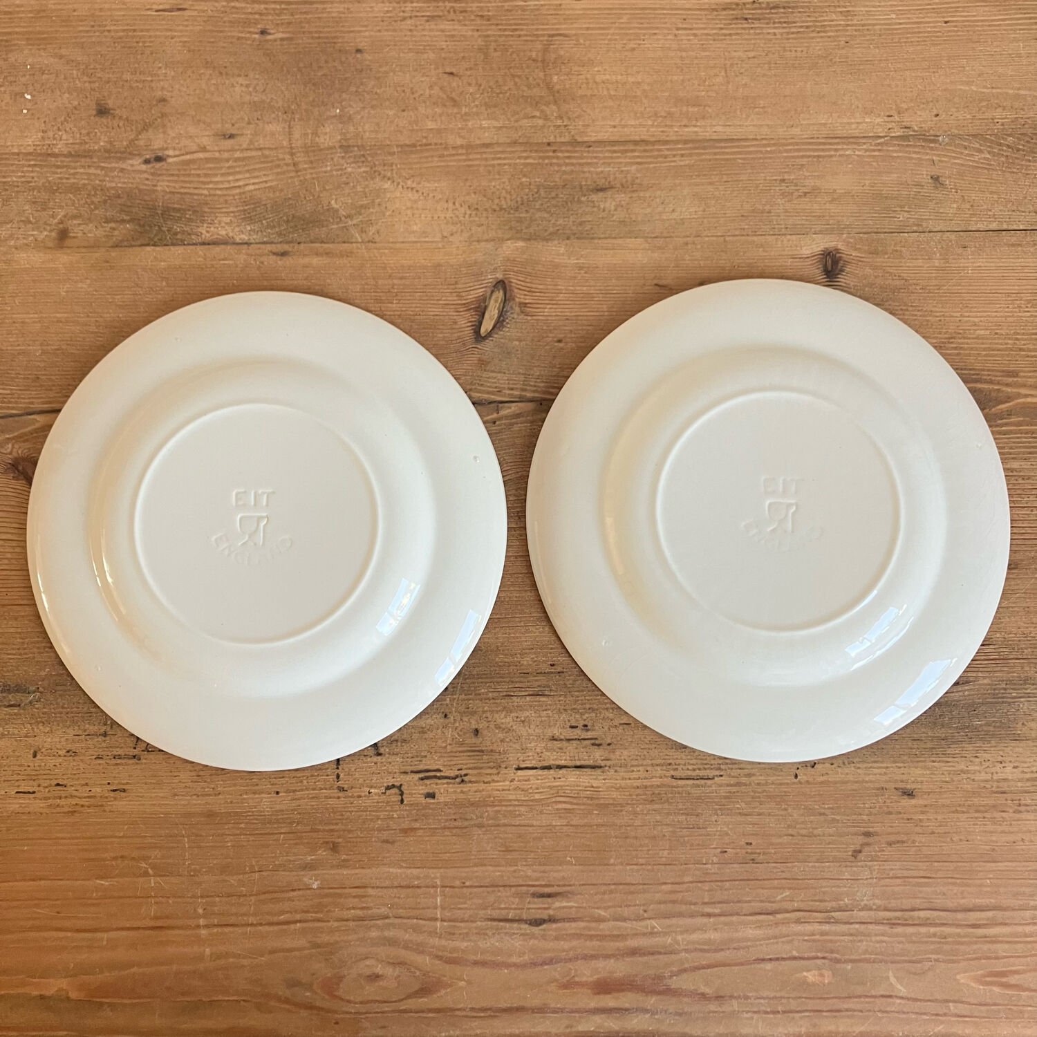 2 EIT English porcelain dessert plates