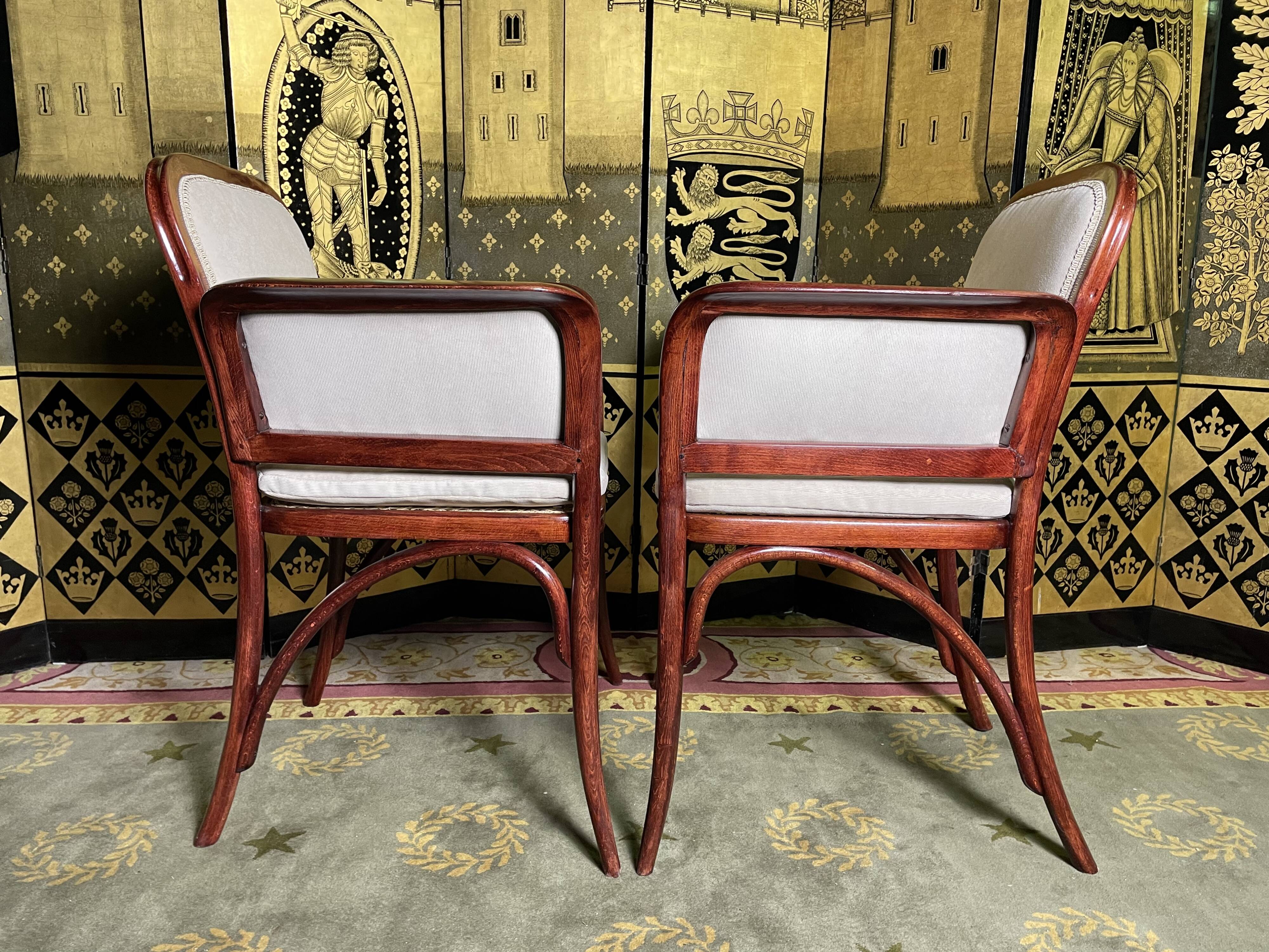 Pair of Thonet armchairs number 6285