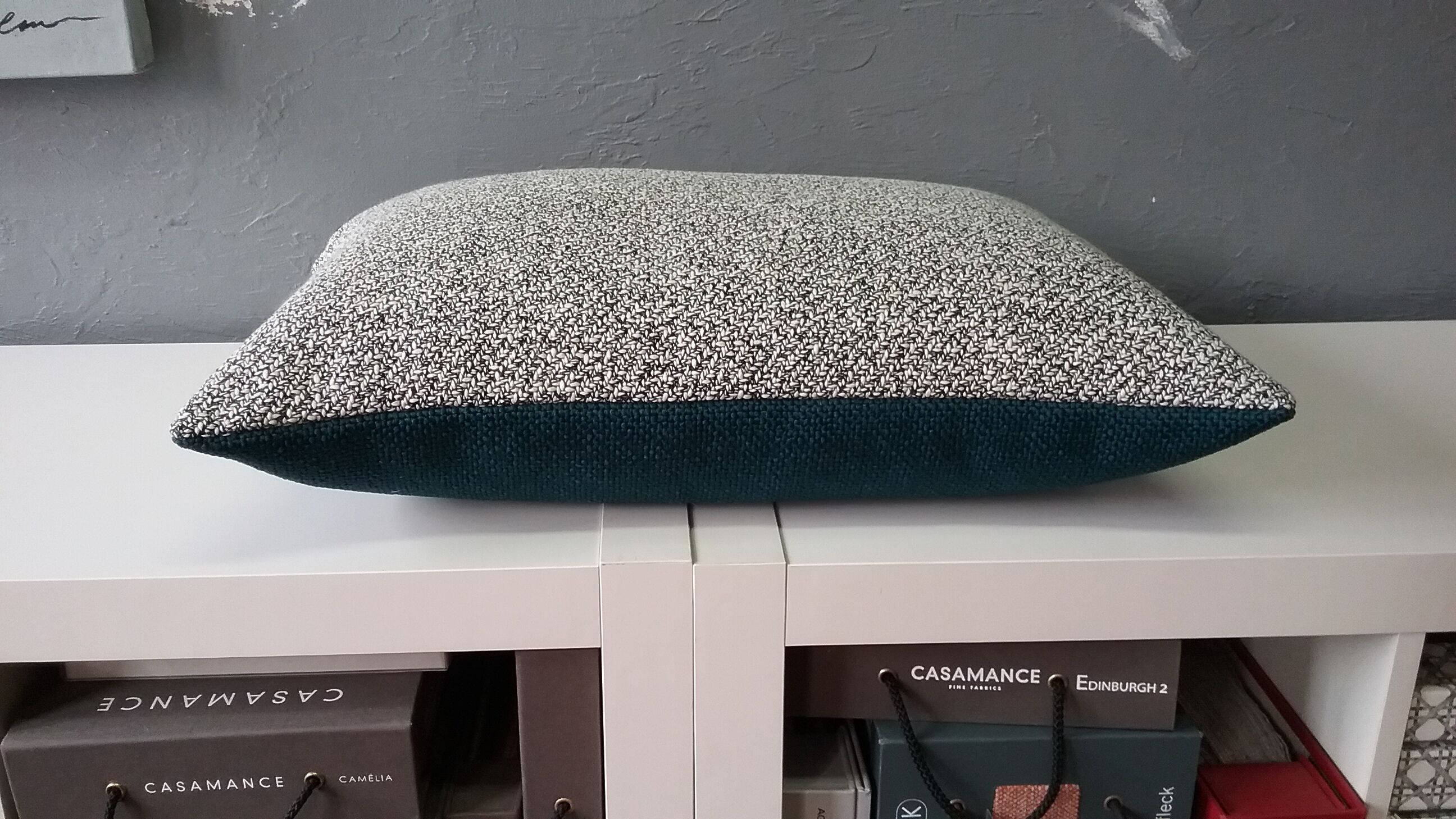 Two-tone cushion