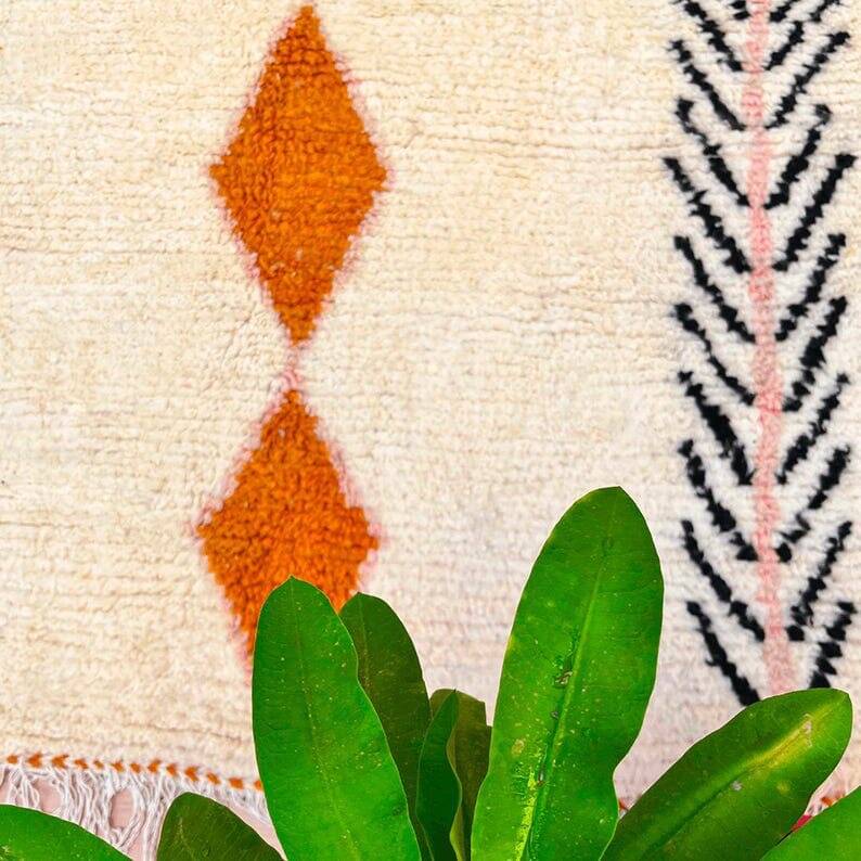 Handmade traditional Beni Ourain Berber rug, size 140 x 260 cm.